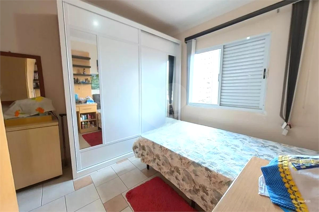 Sobrado com 4 Quartos e 3 banheiros à Venda