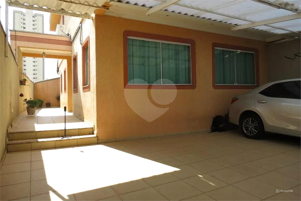 Sobrado com 4 Quartos e 3 banheiros à Venda