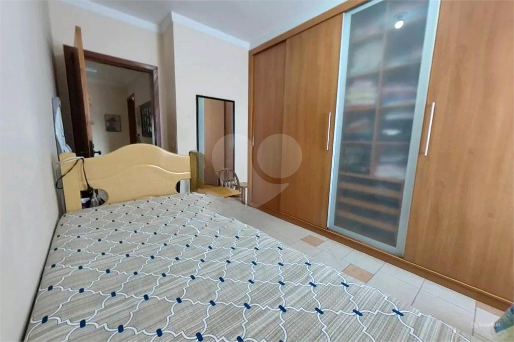 Sobrado com 4 Quartos e 3 banheiros à Venda