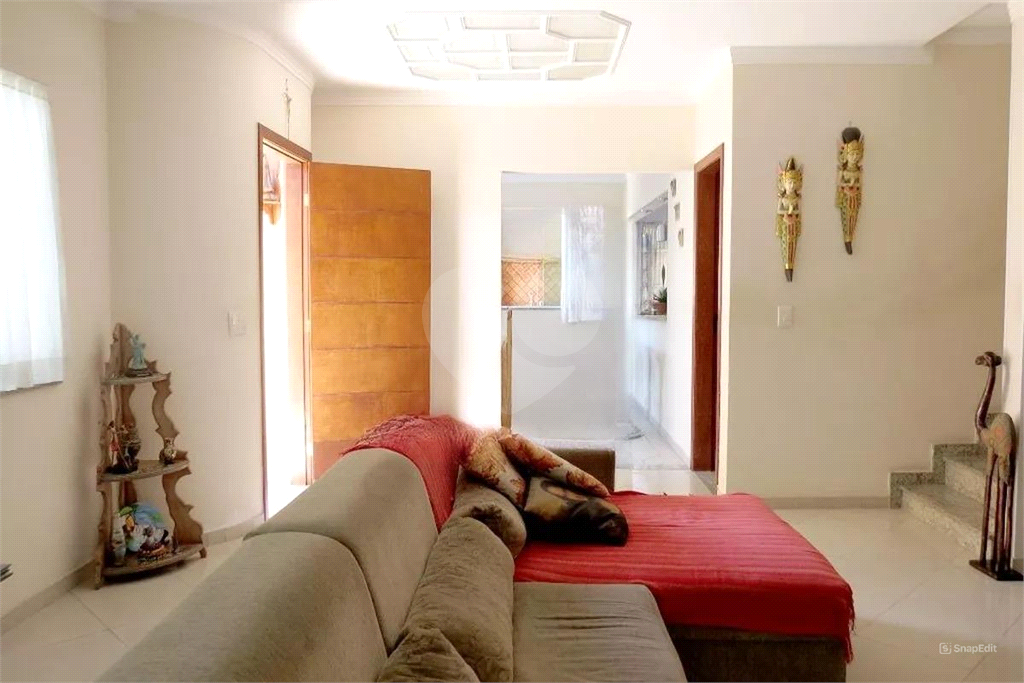 Sobrado com 4 Quartos e 3 banheiros à Venda