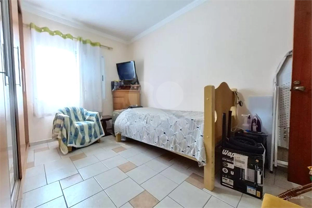 Sobrado com 4 Quartos e 3 banheiros à Venda