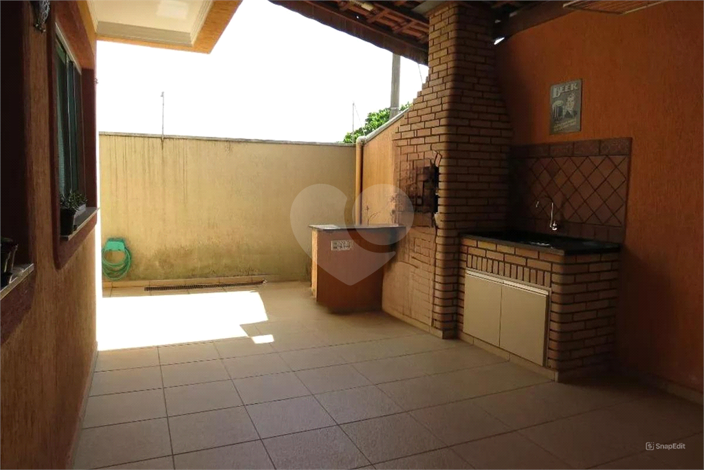 Sobrado com 4 Quartos e 3 banheiros à Venda