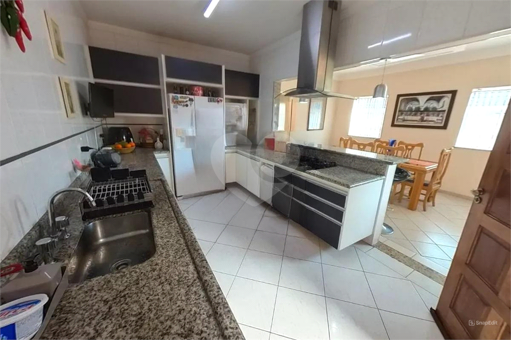 Sobrado com 4 Quartos e 3 banheiros à Venda