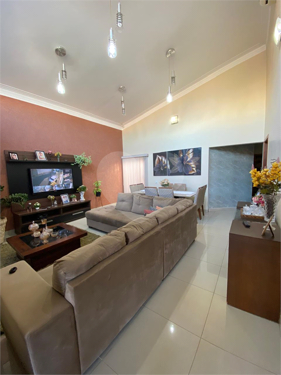 Casa à venda com 3 quartos, 198m² - Foto 4