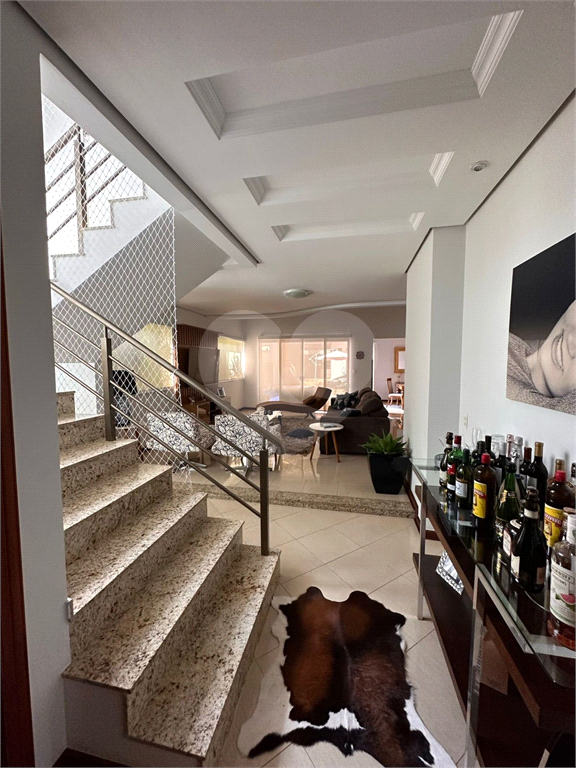 Casa à venda com 5 quartos, 360m² - Foto 1