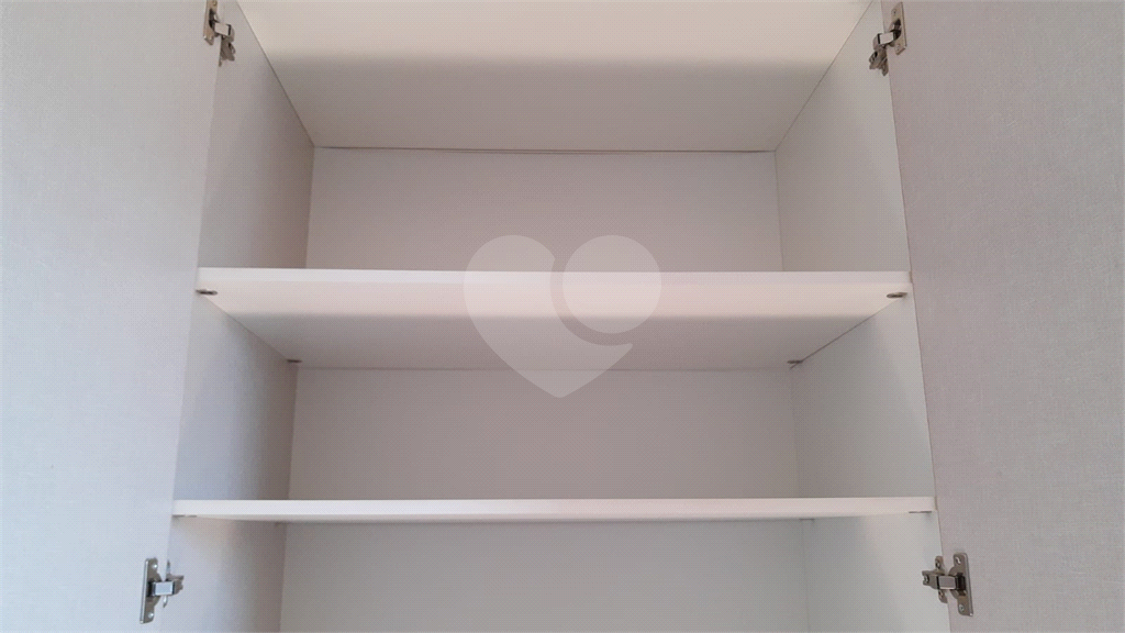 APARTAMENTO SEMI MOBILIADO