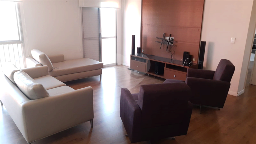 APARTAMENTO SEMI MOBILIADO