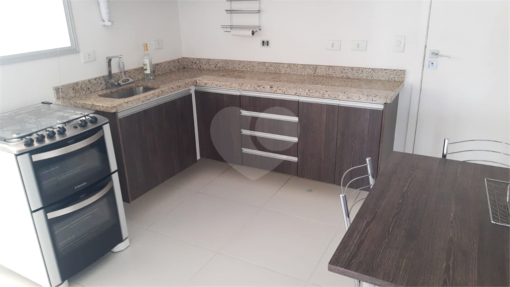 APARTAMENTO SEMI MOBILIADO