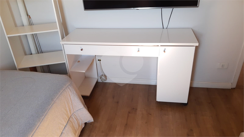 APARTAMENTO SEMI MOBILIADO