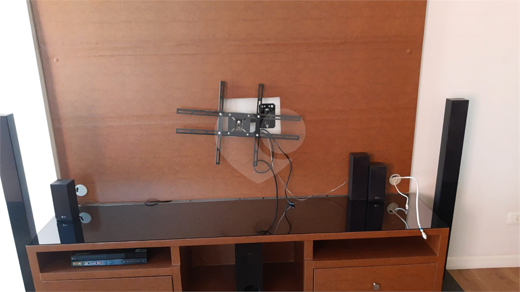 APARTAMENTO SEMI MOBILIADO