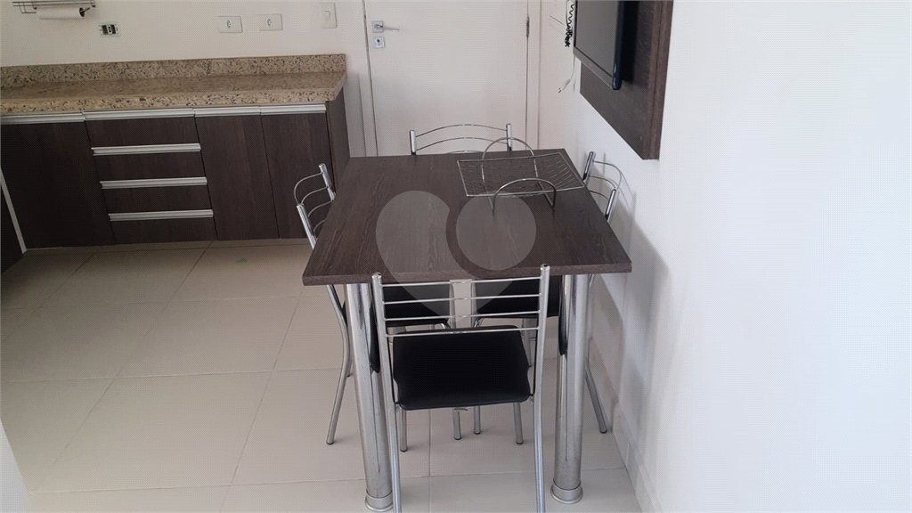 APARTAMENTO SEMI MOBILIADO