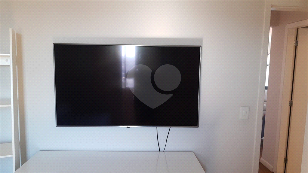 APARTAMENTO SEMI MOBILIADO