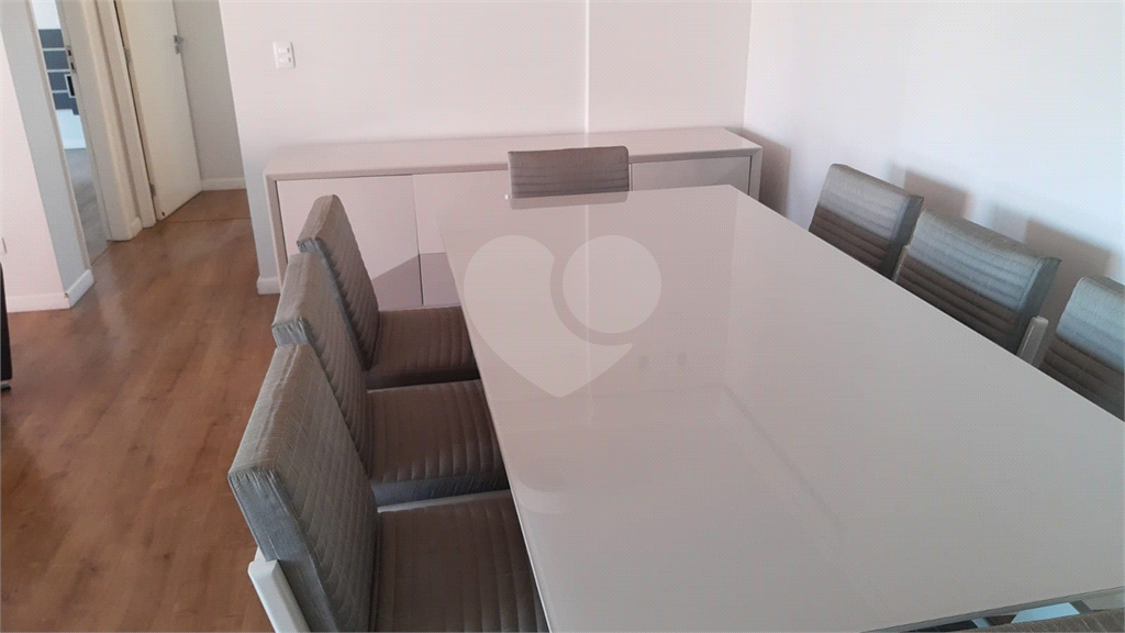 APARTAMENTO SEMI MOBILIADO