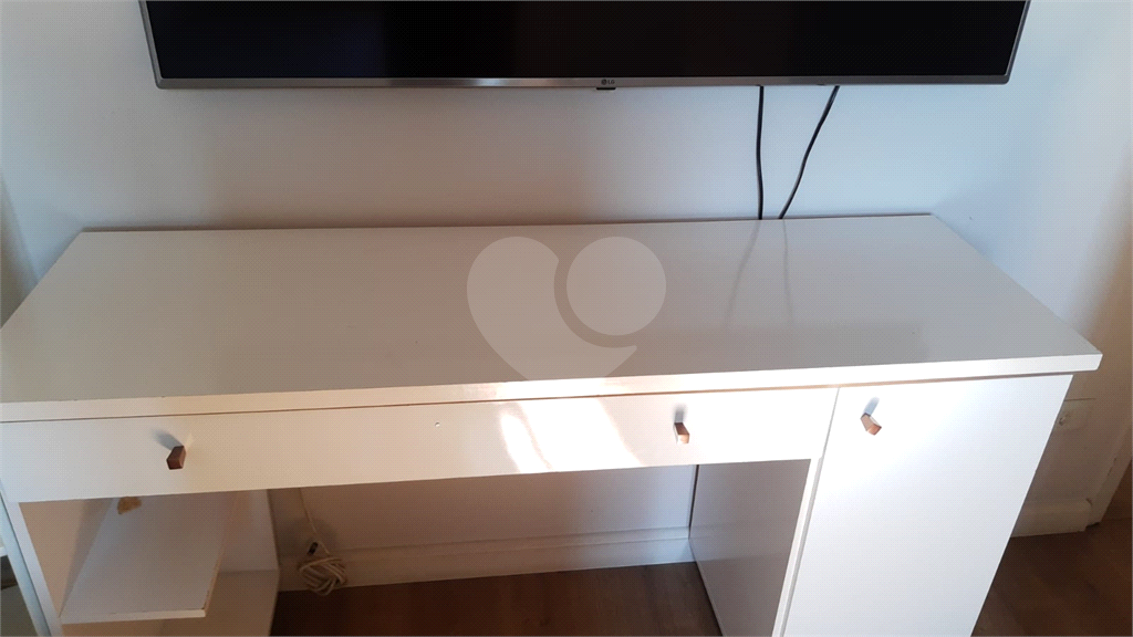 APARTAMENTO SEMI MOBILIADO