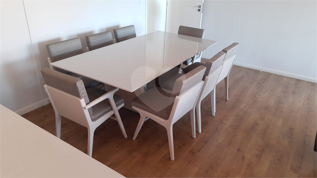 APARTAMENTO SEMI MOBILIADO