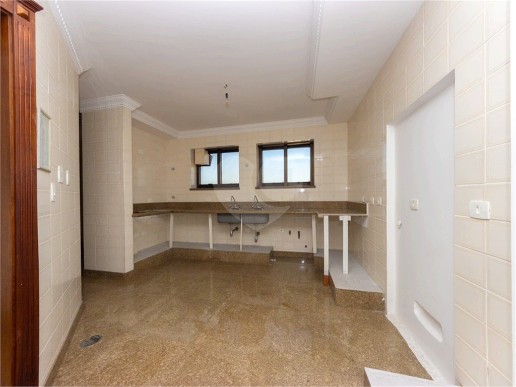 APARTAMENTO COM 4 SUÍTES E 4 VAGAS QUADRA DE TÊNIS À VENDA NA SAÚDE