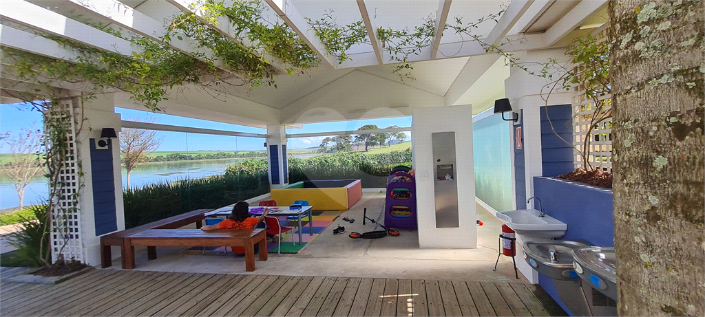 CONDOMÍNIO em RIVIERA DE SANTA CRISTINA II