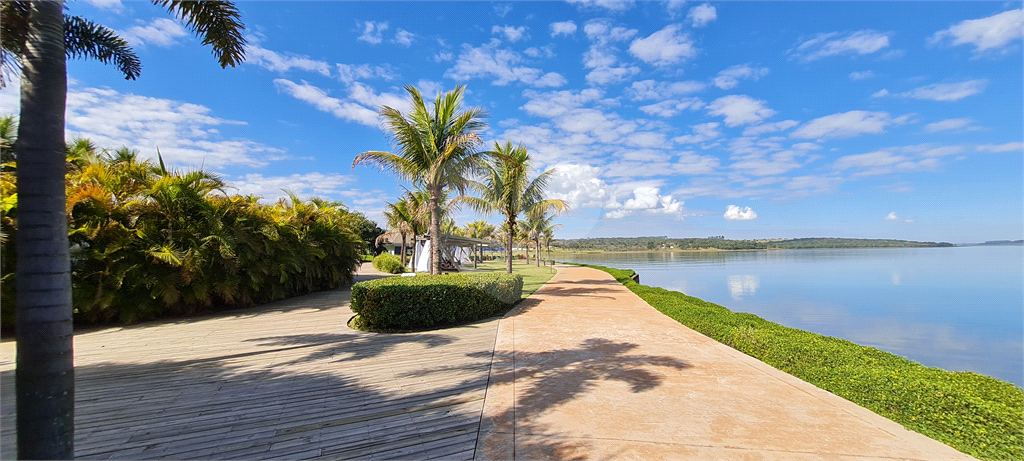 CONDOMÍNIO em RIVIERA DE SANTA CRISTINA II