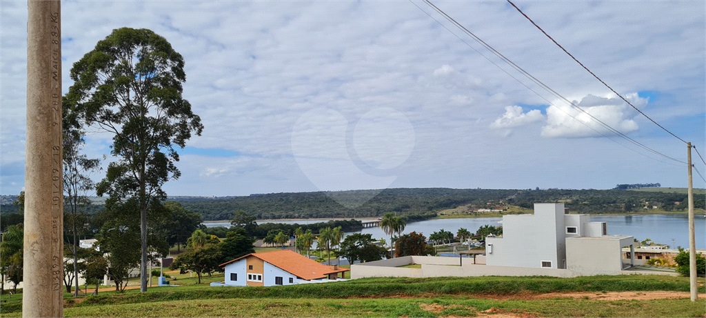 CONDOMÍNIO em RIVIERA DE SANTA CRISTINA II