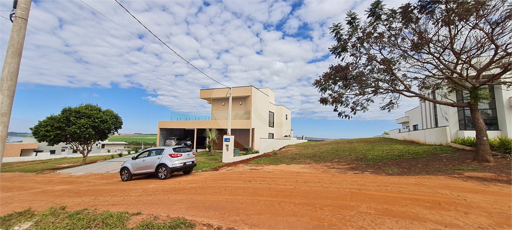 CONDOMÍNIO em RIVIERA DE SANTA CRISTINA II