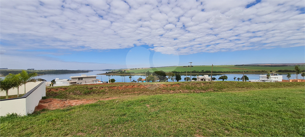 CONDOMÍNIO em RIVIERA DE SANTA CRISTINA II