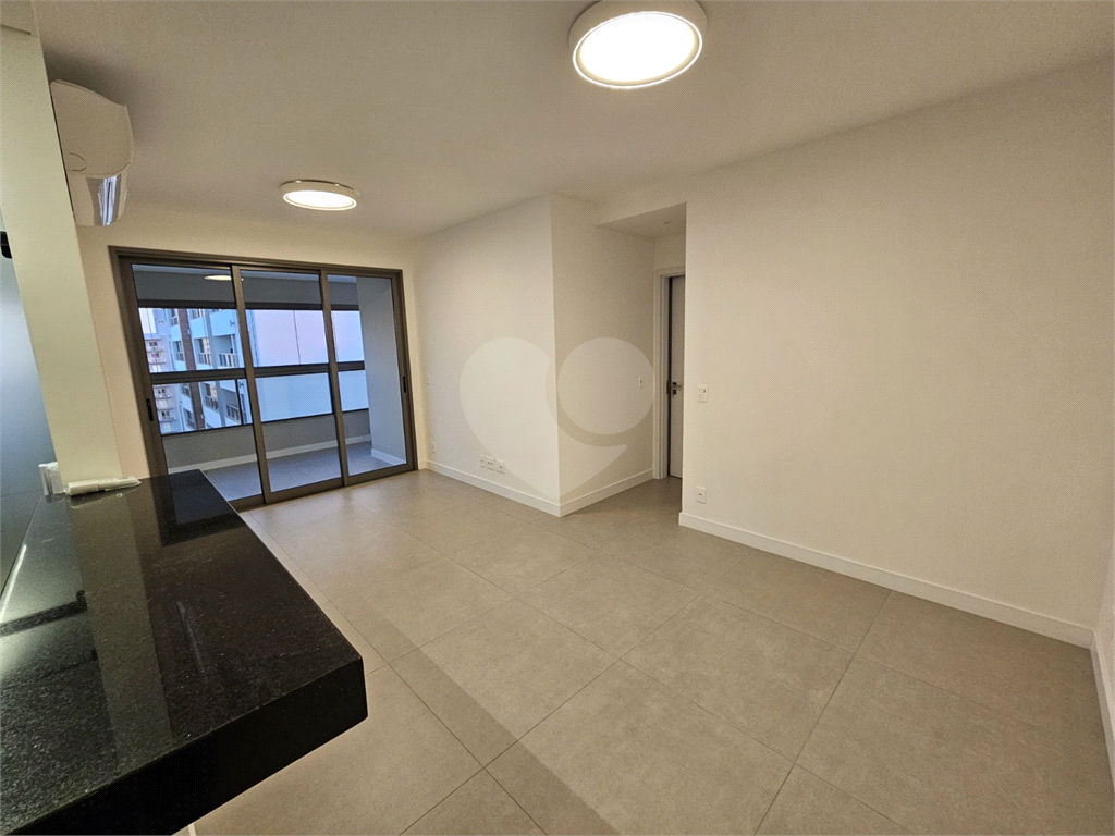 Apartamento para alugar com 2 quartos, 87m² - Foto 12