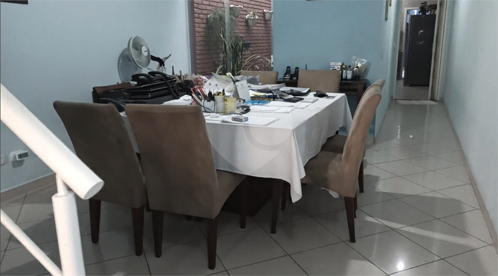 Sobrado de 2 andares, muito bem distribuído!