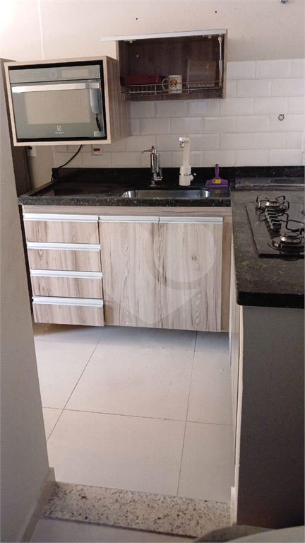 Apartamento de 2 dormitórios em Condomínio Fechado no Parque Vitória.