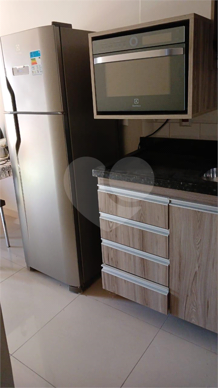 Apartamento de 2 dormitórios em Condomínio Fechado no Parque Vitória.