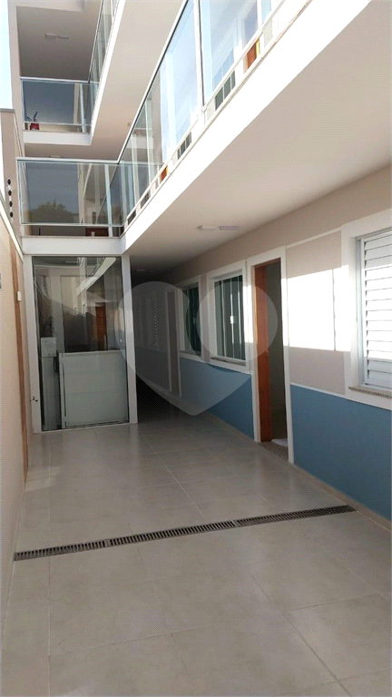 Apartamento de 2 dormitórios em Condomínio Fechado no Parque Vitória.