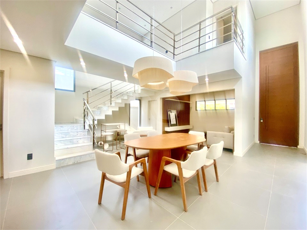 Casa de Condomínio à venda com 3 quartos, 238m² - Foto 3