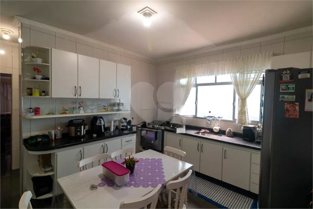 Casa à Venda | 190 m² | 4 dormitórios, 1 suíte | 5 vagas na Vila Ponte Rasa!