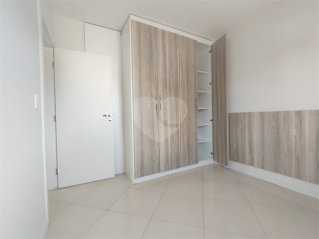 Apartamento para alugar com 2 quartos, 65m² - Foto 15