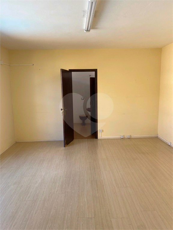 Casa para alugar com 3 quartos, 371m² - Foto 6