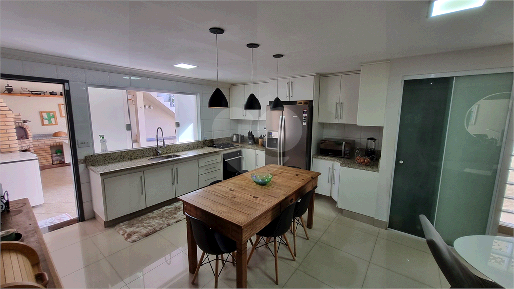 Sobrado para venda, 287m², 4 dormitórios, sendo uma suíte master e outra americana, 3 vagas 
