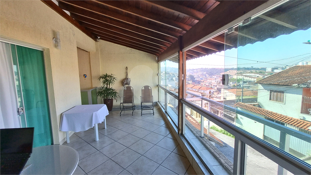 Sobrado para venda, 287m², 4 dormitórios, sendo uma suíte master e outra americana, 3 vagas 