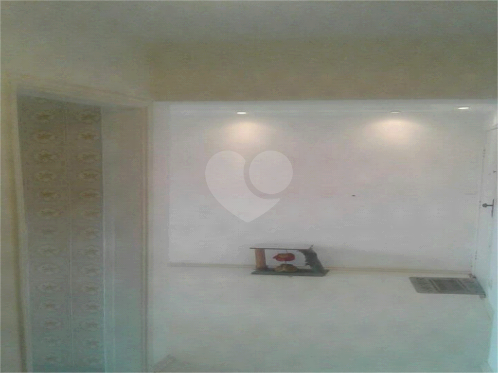 Apartamento com mobília à venda na Casa Verde