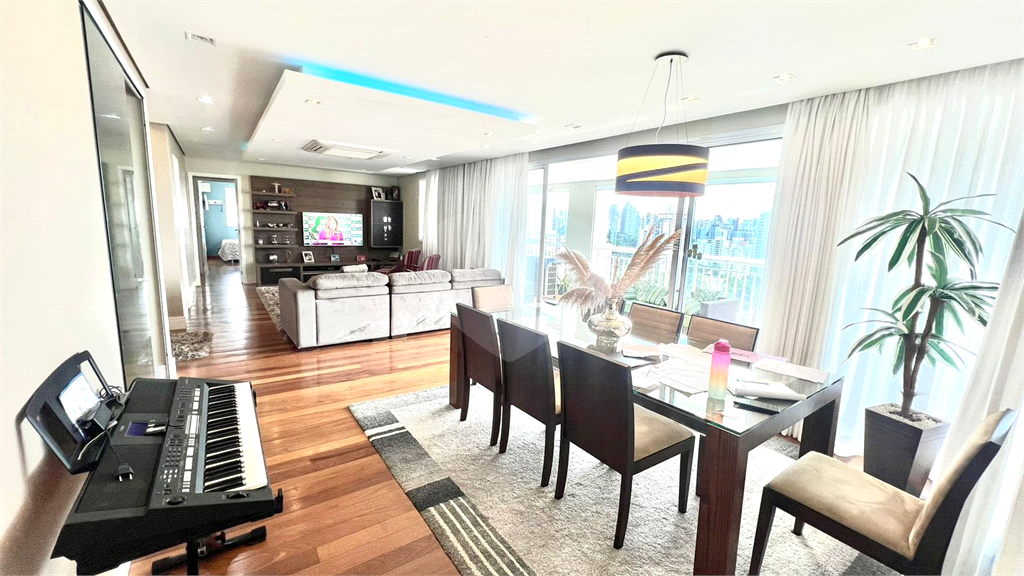 APARTAMENTO em MORUMBI