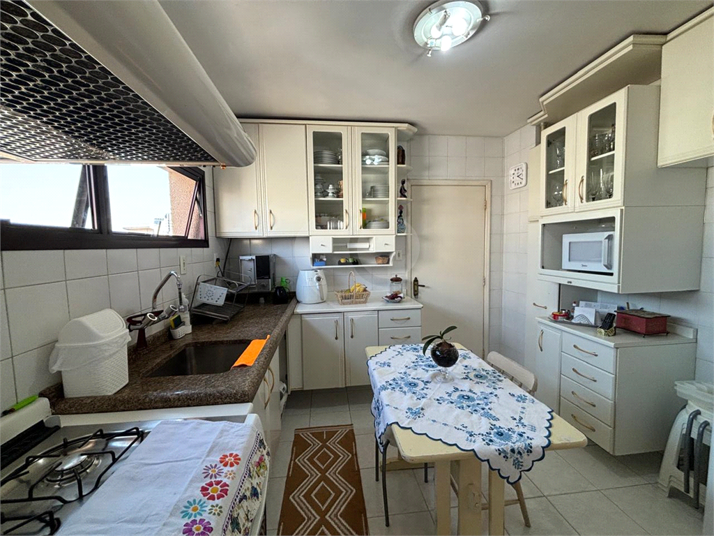 Apto 157  mt andar alto, Santana 03 dormit , 1 suite com varanda. dep.empregada 3 wcs. 03 vagas. 