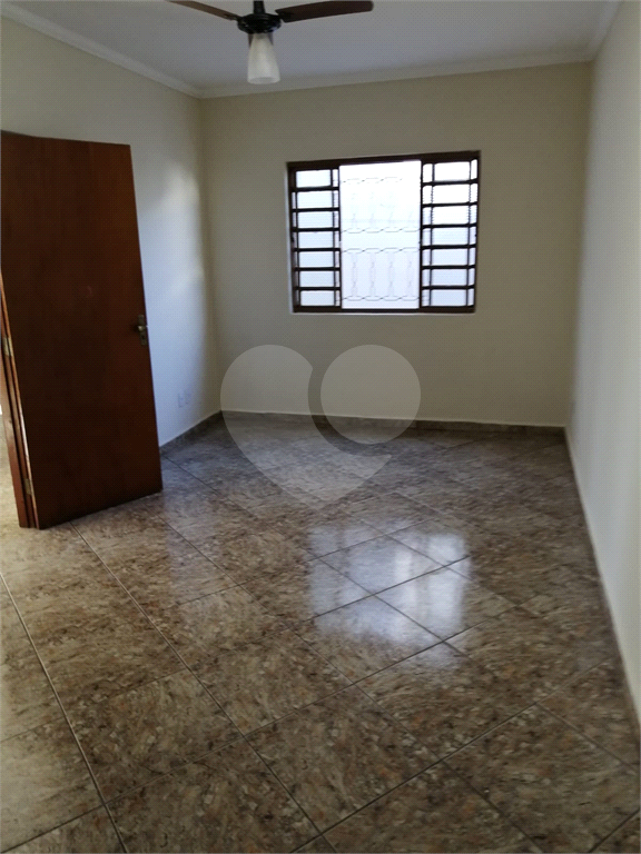 Casa à venda e aluguel com 3 quartos, 275m² - Foto 2