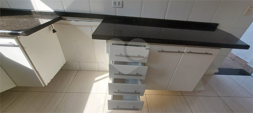 Casa em condominio para locação com 204 m² de área total, com 3 dormitórios 1 suíte 1 closet 2 banh