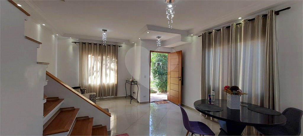 Casa em condominio para locação com 204 m² de área total, com 3 dormitórios 1 suíte 1 closet 2 banh