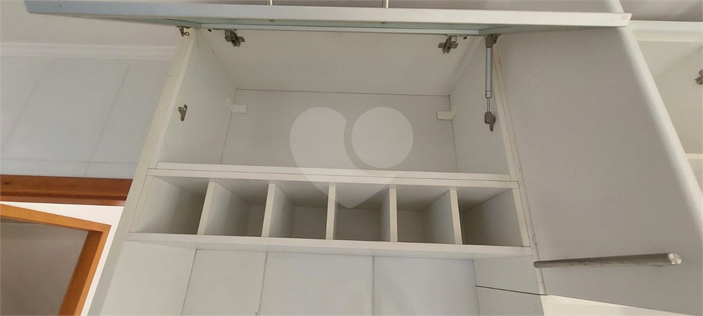 Casa em condominio para locação com 204 m² de área total, com 3 dormitórios 1 suíte 1 closet 2 banh