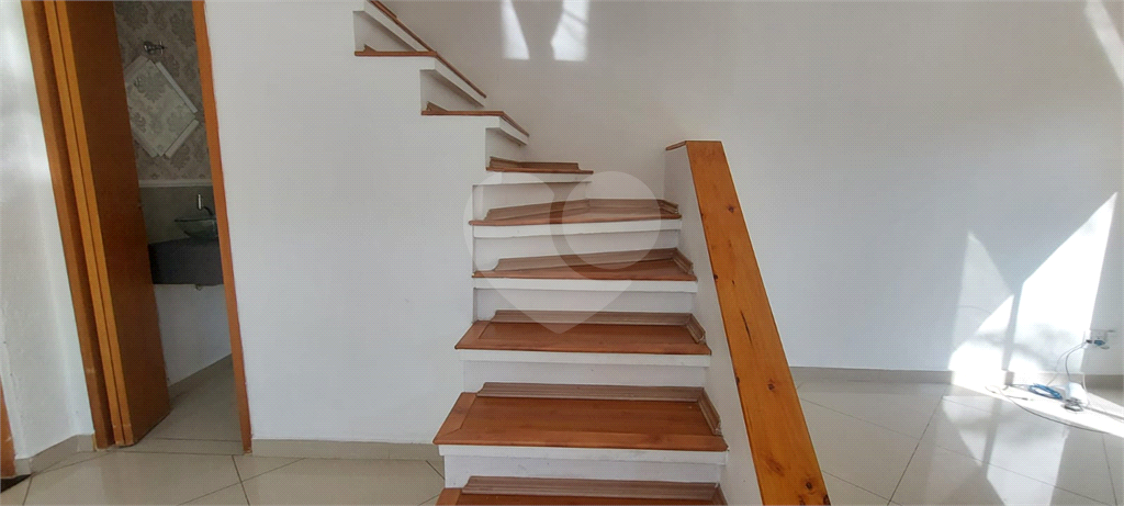 Casa em condominio para locação com 204 m² de área total, com 3 dormitórios 1 suíte 1 closet 2 banh