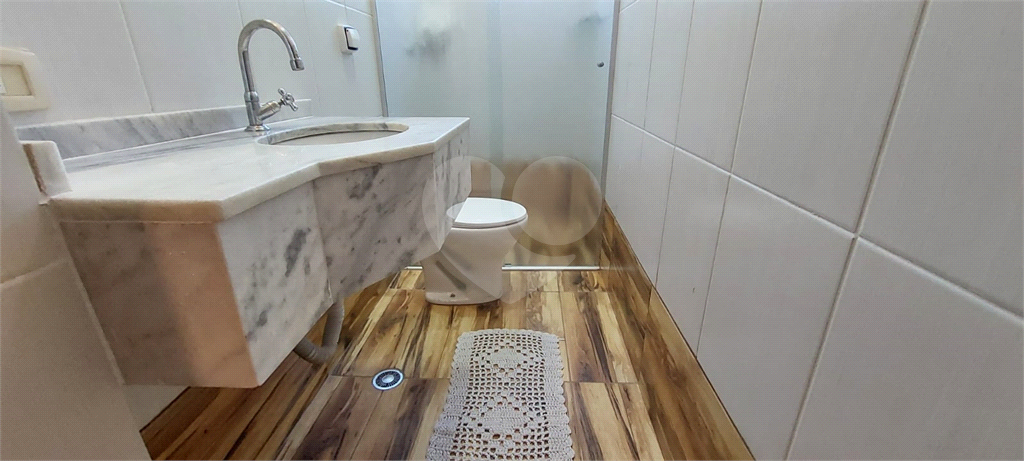 Casa em condominio para locação com 204 m² de área total, com 3 dormitórios 1 suíte 1 closet 2 banh