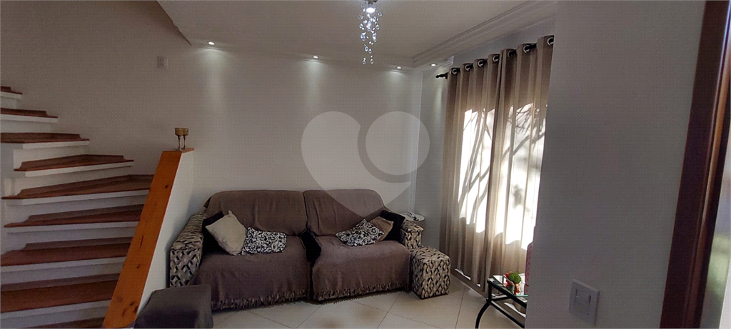 Casa em condominio para locação com 204 m² de área total, com 3 dormitórios 1 suíte 1 closet 2 banh