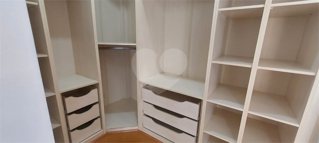 Casa em condominio para locação com 204 m² de área total, com 3 dormitórios 1 suíte 1 closet 2 banh
