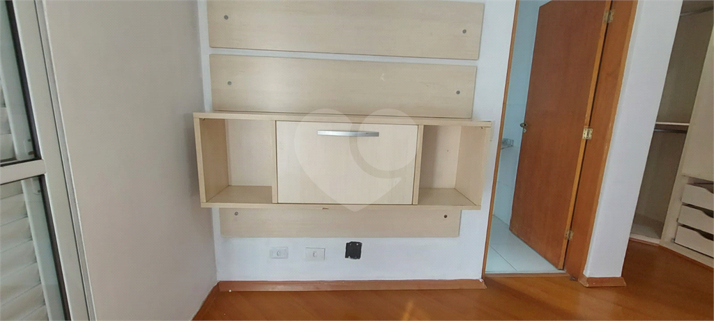 Casa em condominio para locação com 204 m² de área total, com 3 dormitórios 1 suíte 1 closet 2 banh