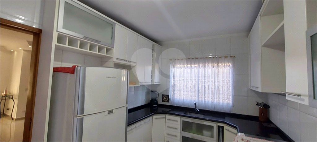 Casa em condominio para locação com 204 m² de área total, com 3 dormitórios 1 suíte 1 closet 2 banh