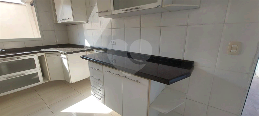 Casa em condominio para locação com 204 m² de área total, com 3 dormitórios 1 suíte 1 closet 2 banh